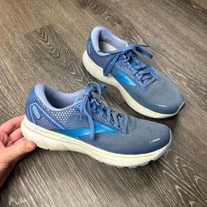 Brooks Women's Blue Ghost 14 Pre loved Sneaker Shoe Size 8 1203561B456